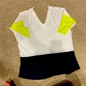 Size Medium Colorblock tee